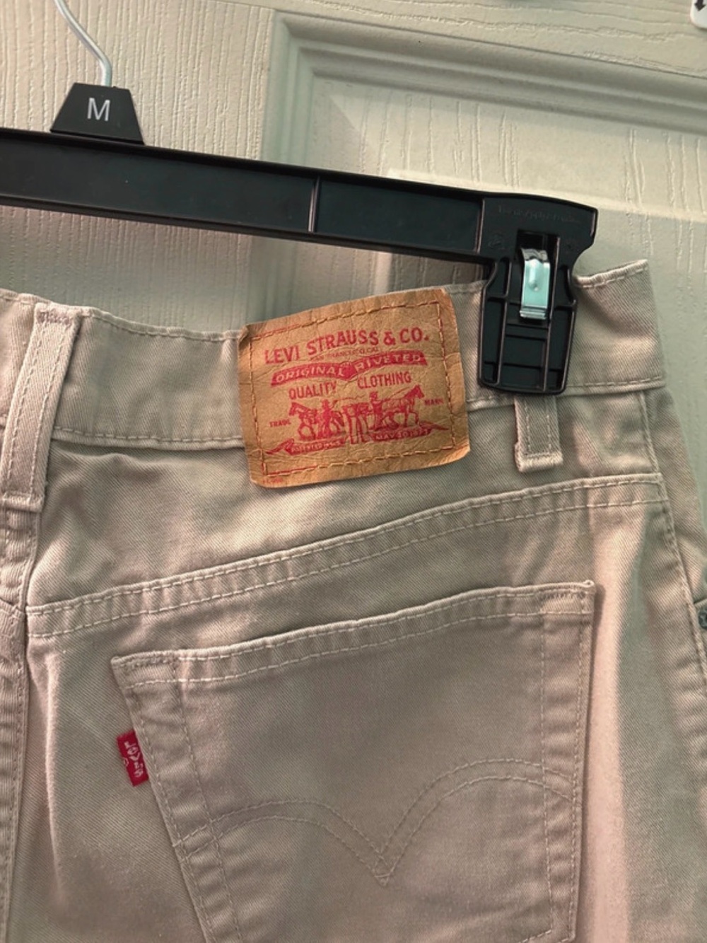 Levi's Women's Beige/Tan High-Rise Casual Shorts - Picture 5 of 7
